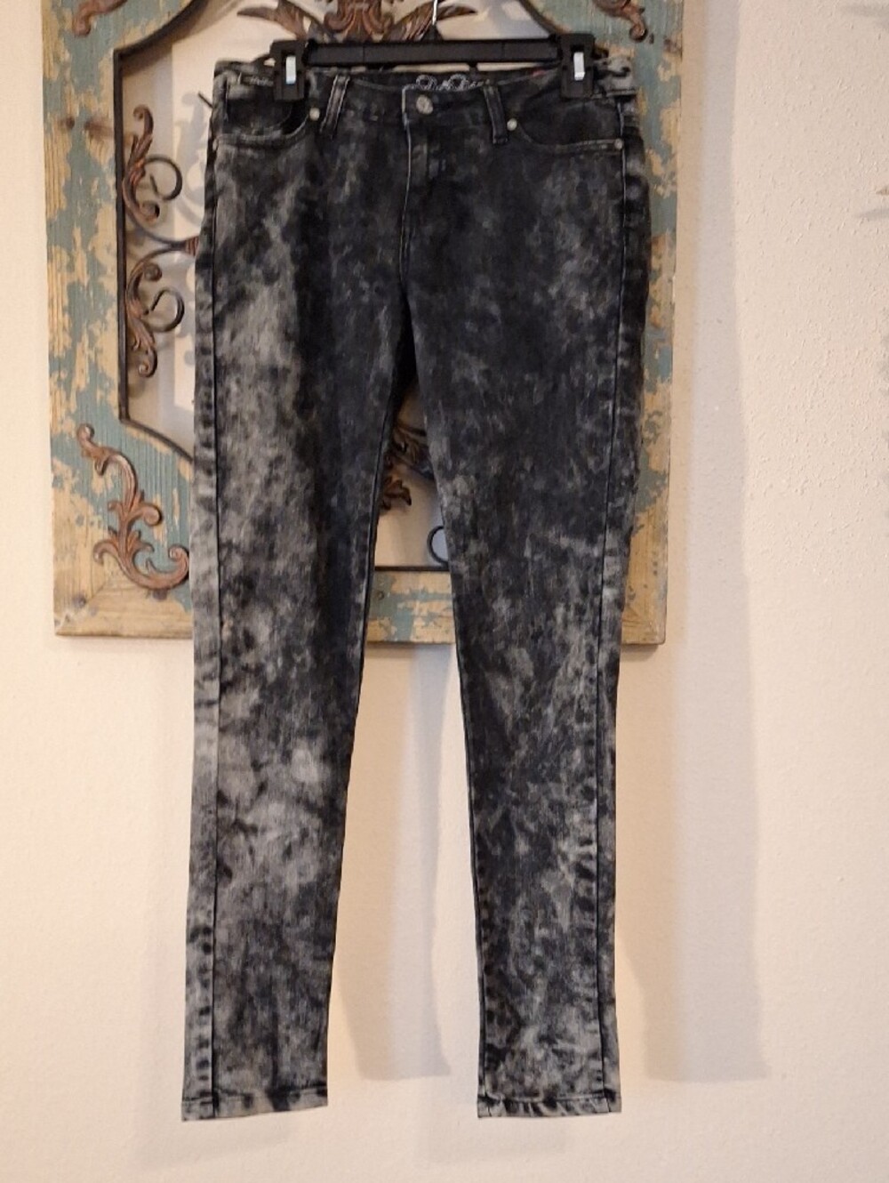 🔥🔥CLEARANCE🔥🔥 Women's Black Acid-Wash Skinny Jeans. Size 5